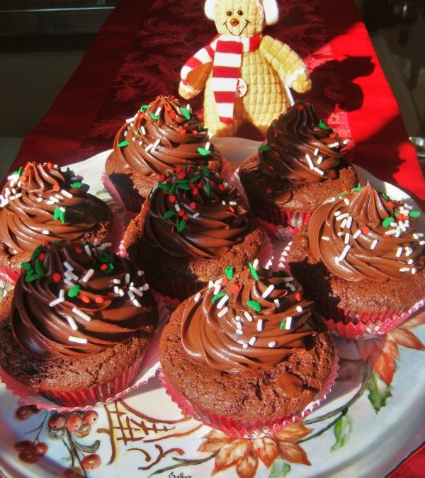 Cupcakes com gotinhas de chocolate e ganache