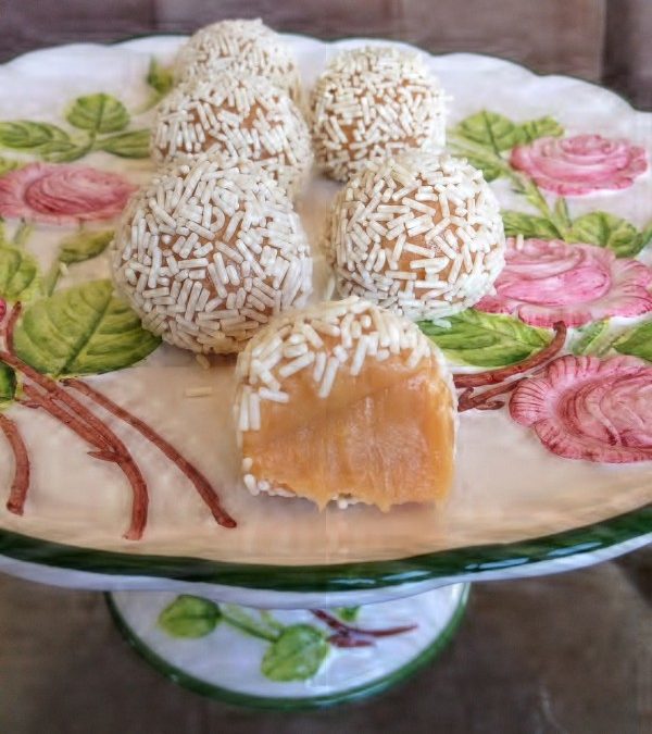 Brigadeiro de doce-de-leite e leite em pó