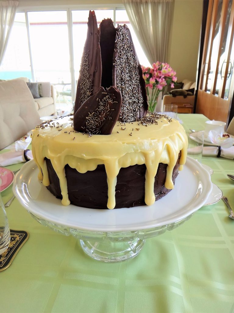 Piemonte Confeitaria - Edgard fez 40 anos, com nosso Mini bolo em degrade  com tons de verde. Massa: Chocolate 50% cacau Recheio: Brigadeiro de  chocolate meio amargo e brigadeiro de chocolate ao