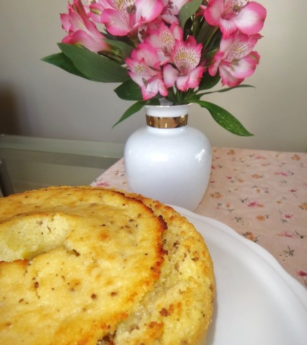 Bolo de mandioca (ou macaxeira, ou aipim…)