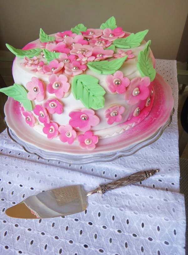 Os incríveis bolos decorados com flores e suas talentosas