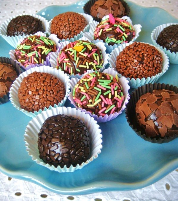 Brigadeiro Gourmet de Chocolate e Leite Condensado: Faça e Venda